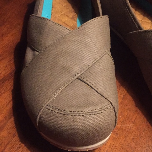 NWOB Mozo 9/8.5 Brown Slip-on Shoes - Picture 2 of 6